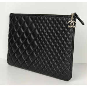 Chanel O-Case Quilted Clutch Bag Medium in Black Leather 2016-2017 S